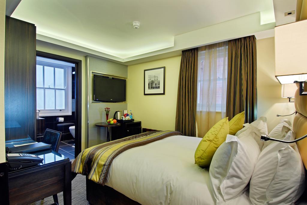 Park Grand Mayfair Londres Exterior foto A room at the hotel