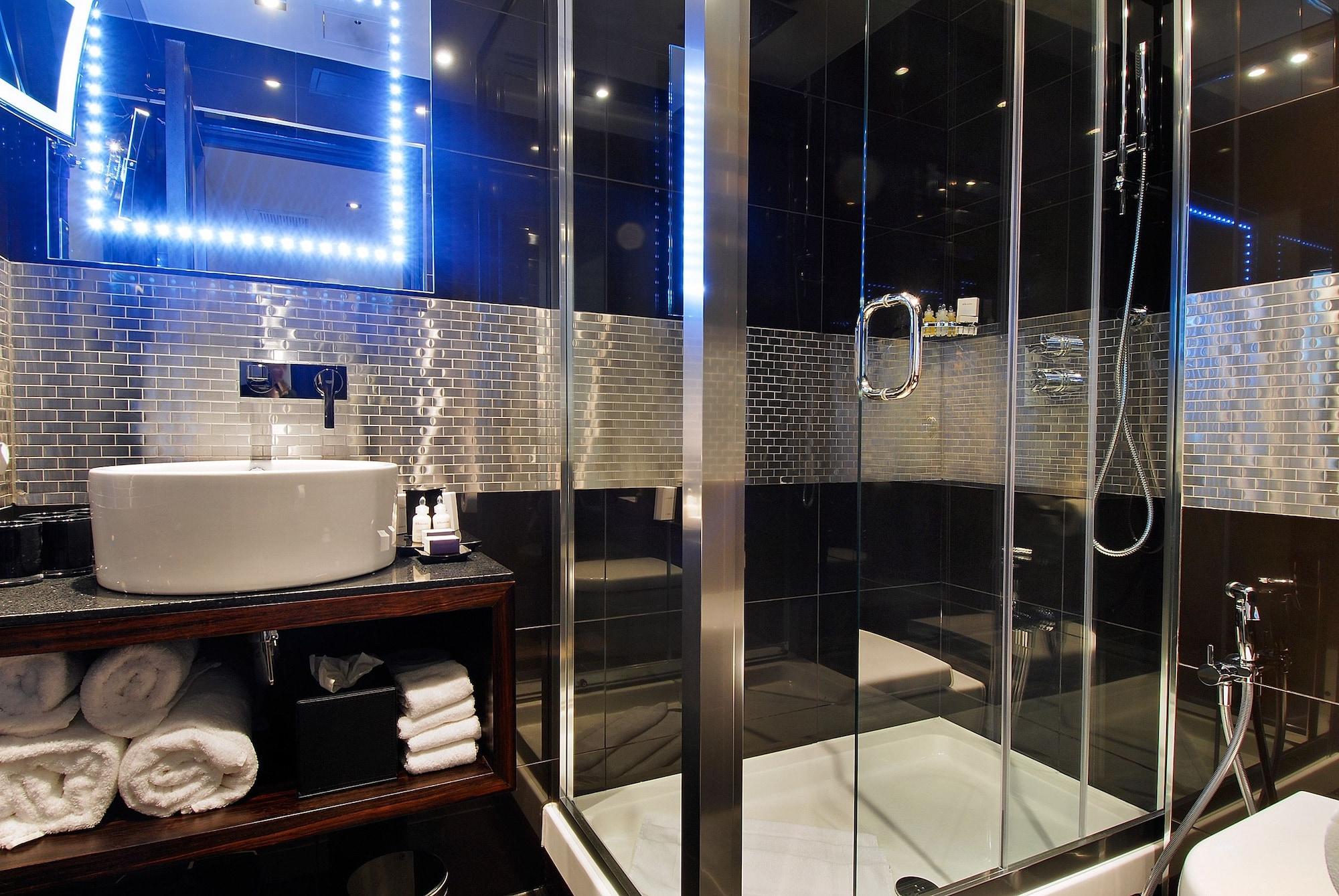 Park Grand Mayfair Londres Exterior foto A shower cubicle