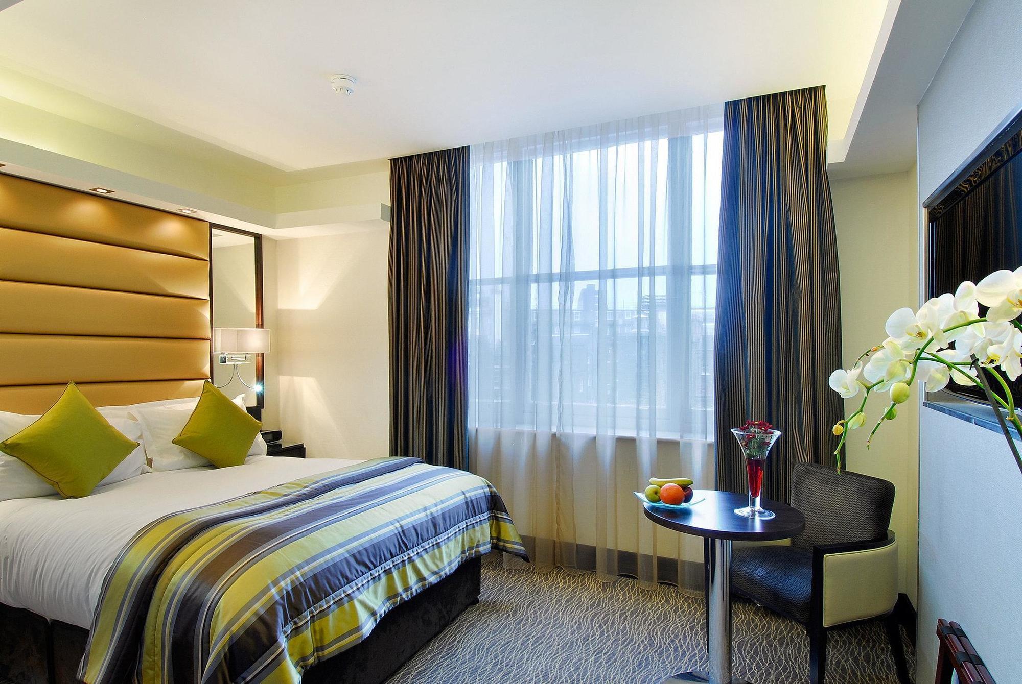 Park Grand Mayfair Londres Exterior foto A room at the hotel