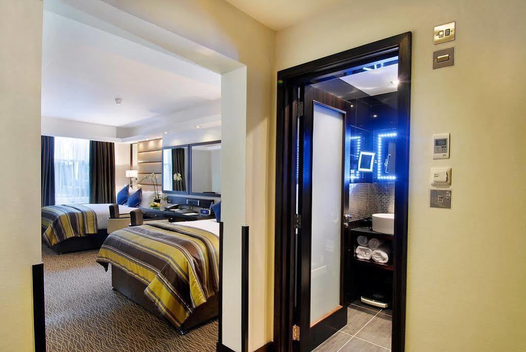 Park Grand Mayfair Londres Exterior foto A room at the hotel
