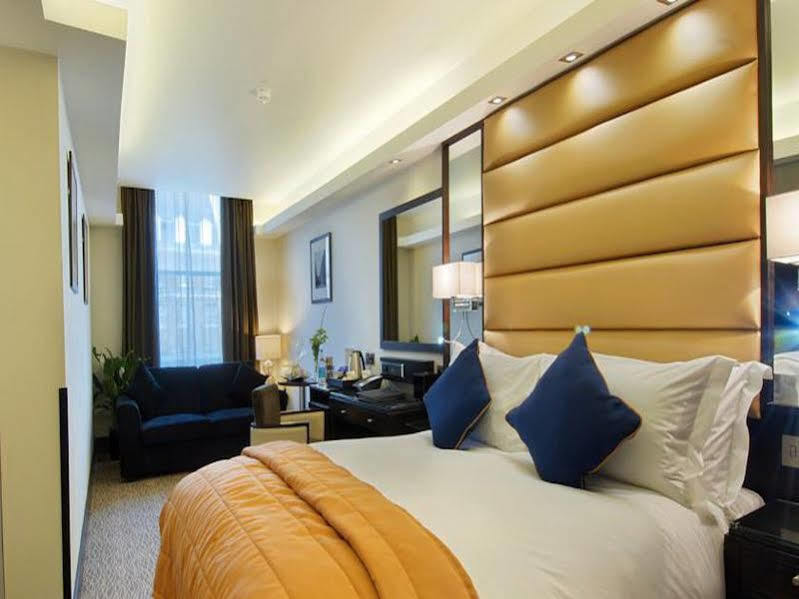 Park Grand Mayfair Londres Exterior foto A bedroom at the hotel