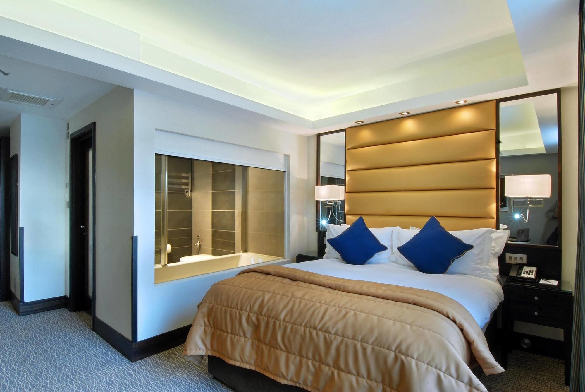 Park Grand Mayfair Londres Exterior foto A bedroom at the hotel