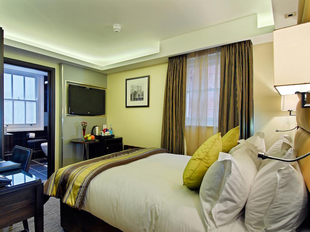 Park Grand Mayfair Londres Exterior foto A bedroom at the hotel