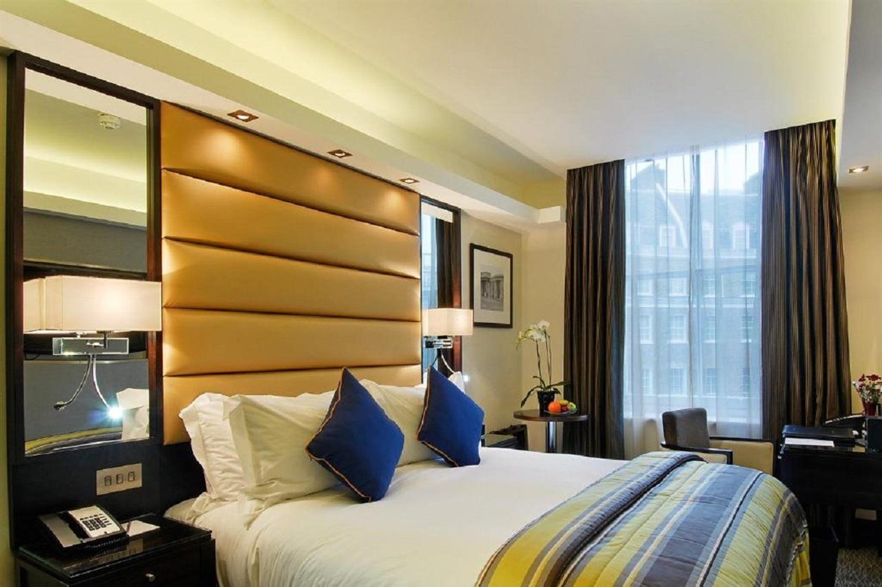 Park Grand Mayfair Londres Exterior foto A bedroom at the hotel