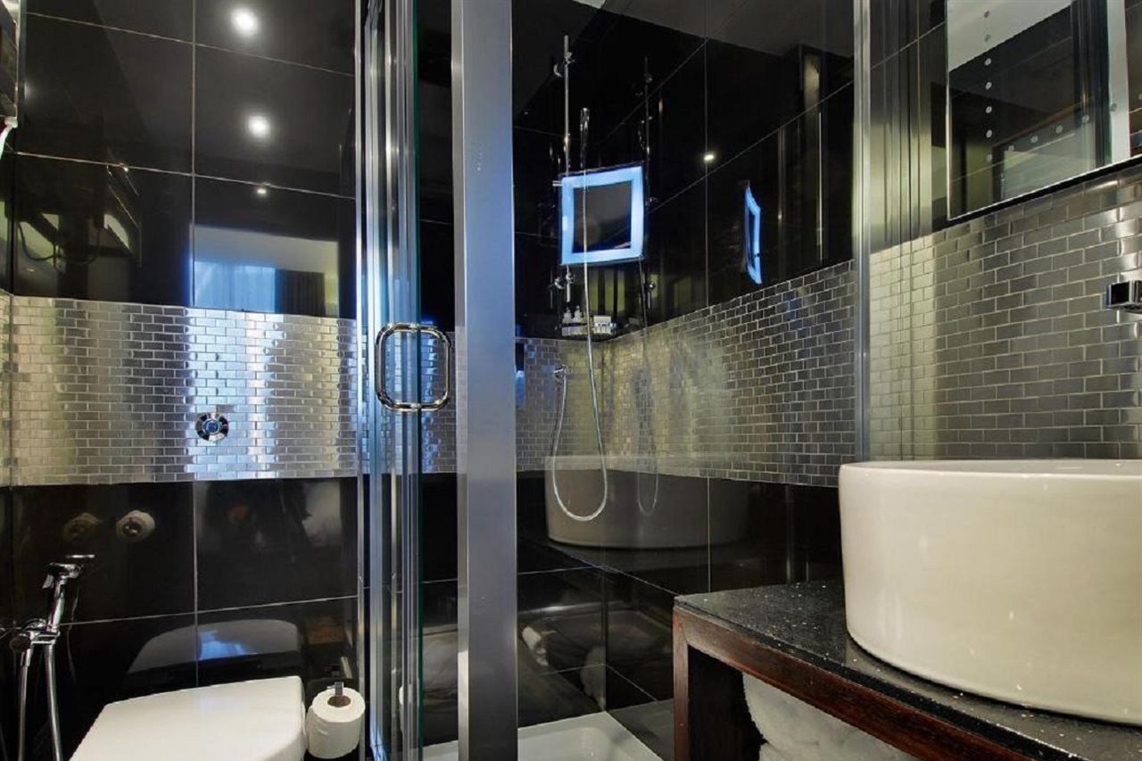 Park Grand Mayfair Londres Exterior foto A shower enclosure